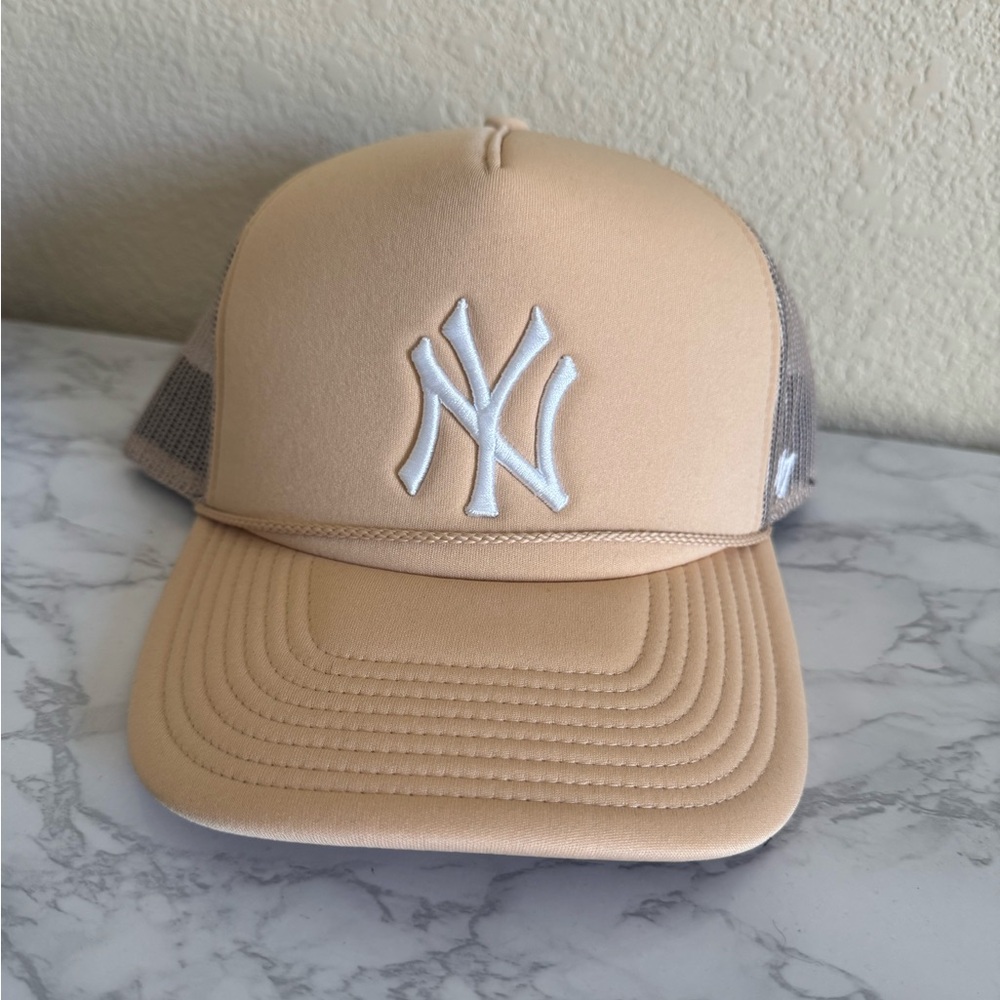 47 Beige NY Yankees Logo Trucker Hat